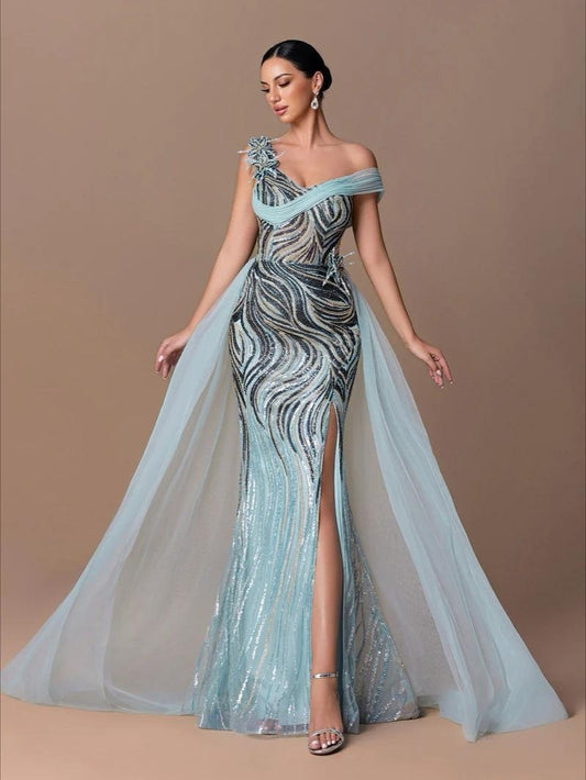 Vestido Azul Tornasol Straple con Capa Detalles de Flores