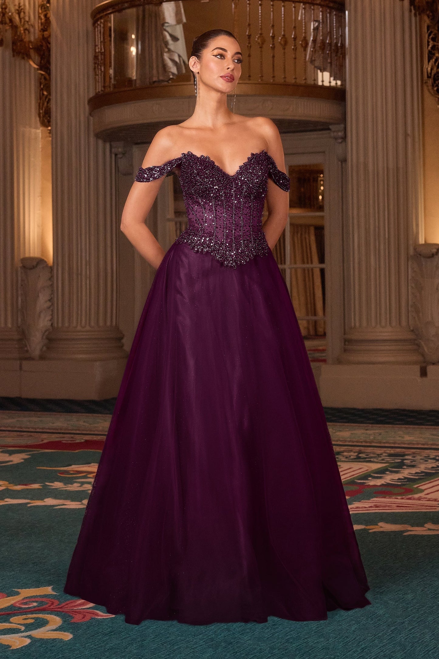 Vestido Morado Corte Princesa Straple Manga Caida